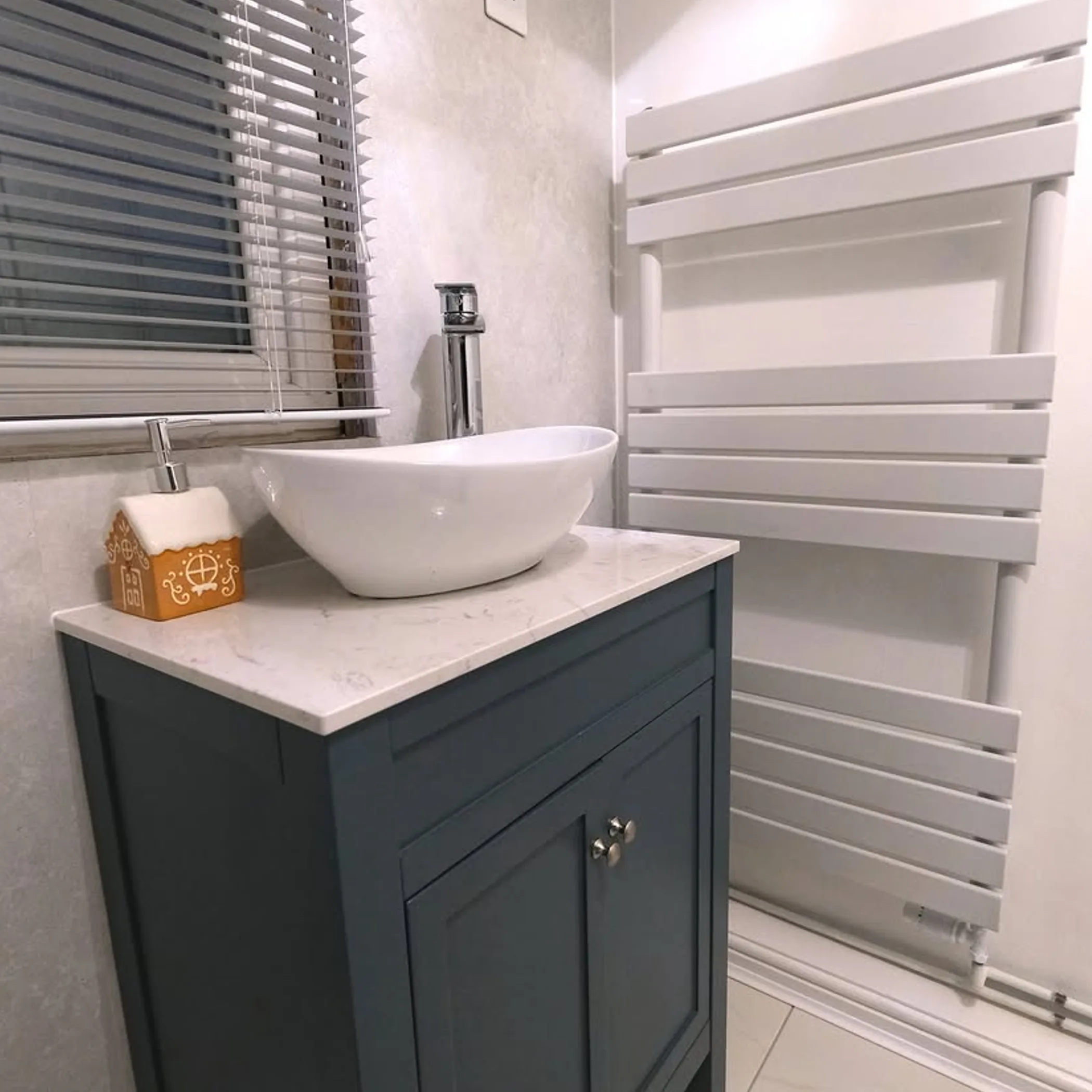 bathroom plumbing fixtures